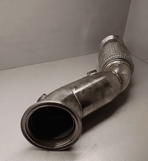 BMW 5 Serisi G30 520i Uyumlu Downpipe – Kaynaksız Montajlı Paslanmaz Çelik 2017-2023 ısı sensörsüz — 1